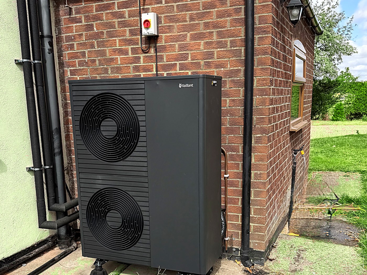 Vaillant air source heat pump installed at a rural Lincolnshire property